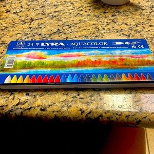 24 Pk Lyra-Aquacolor wax colors